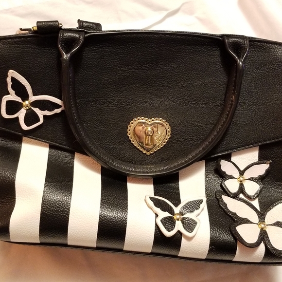 Betsey Johnson Handbags - 🛑Betsy Johnson Crossbody Purse P-14